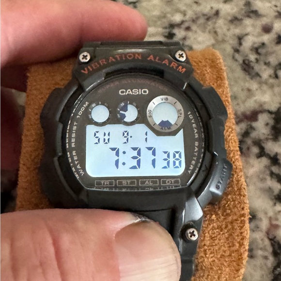 Casio W735H-8AV Super Illuminator, WR-100m, 10 year battery, Vibration Alarm. - Picture 3 of 9